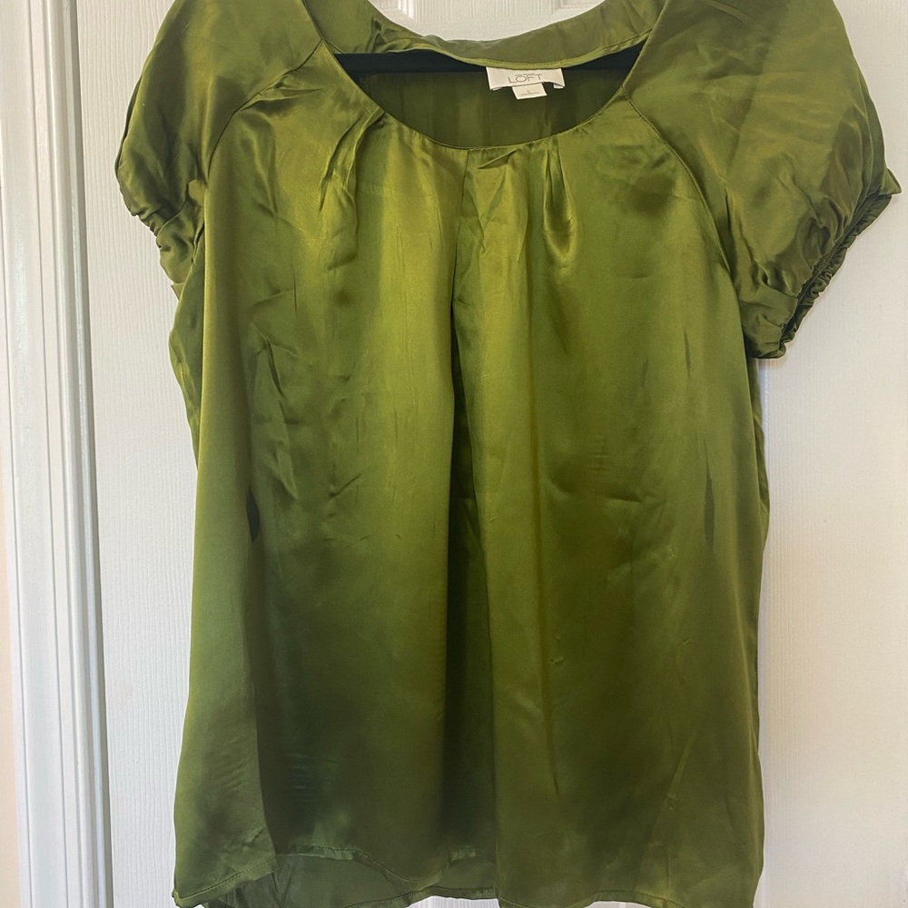Ladies olive green short sleeve top
